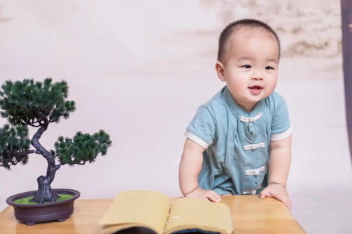 抚州宝宝爱吐奶是什么原因