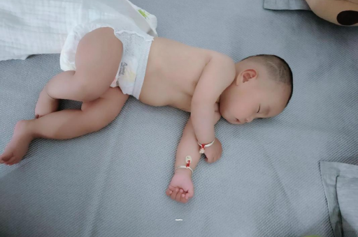 抚州宝宝胳膊上起红疙瘩